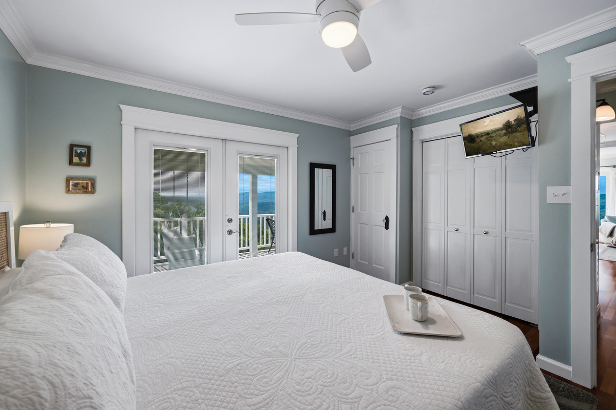 King Bed, Balcony Access