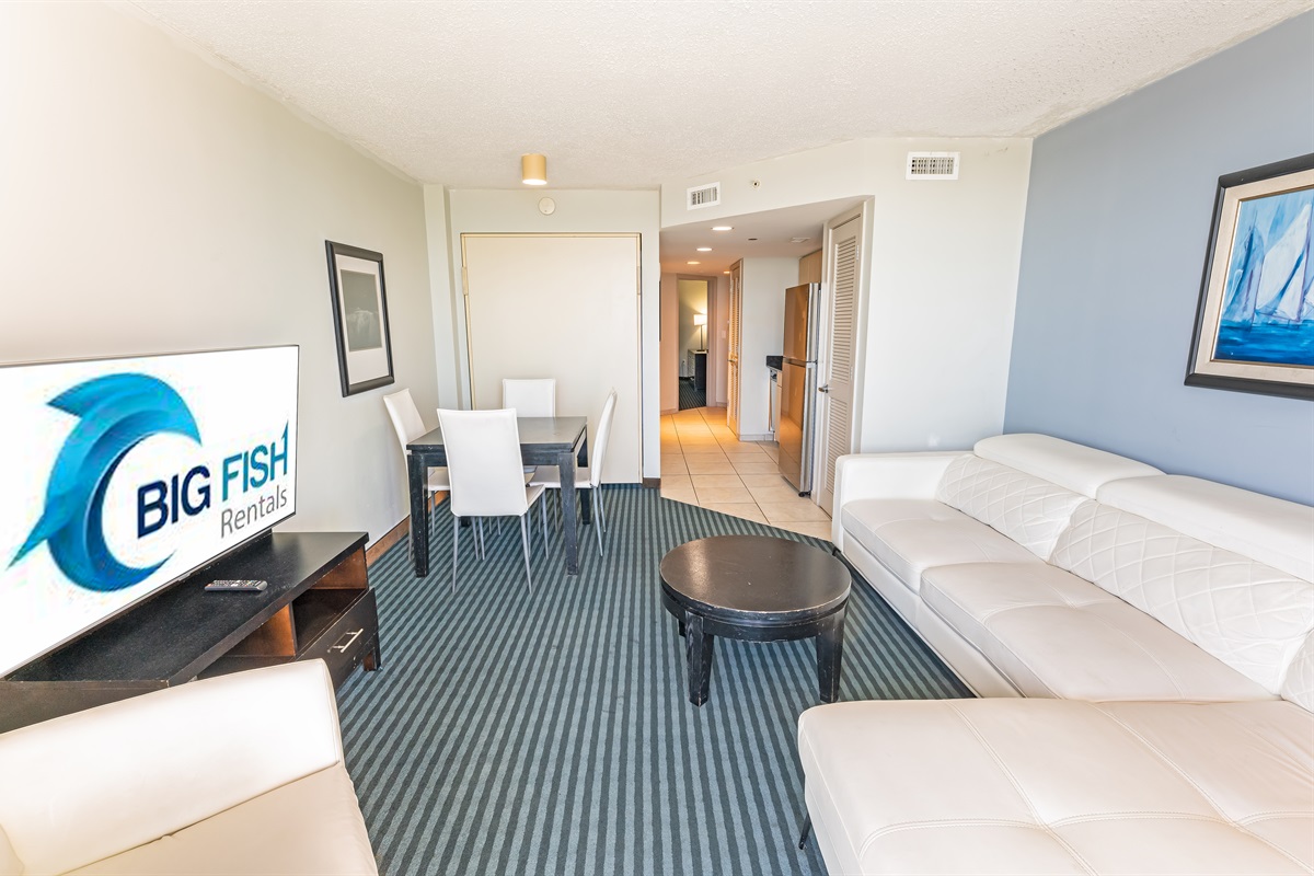 Living Room with Stunning Views🌊☀️