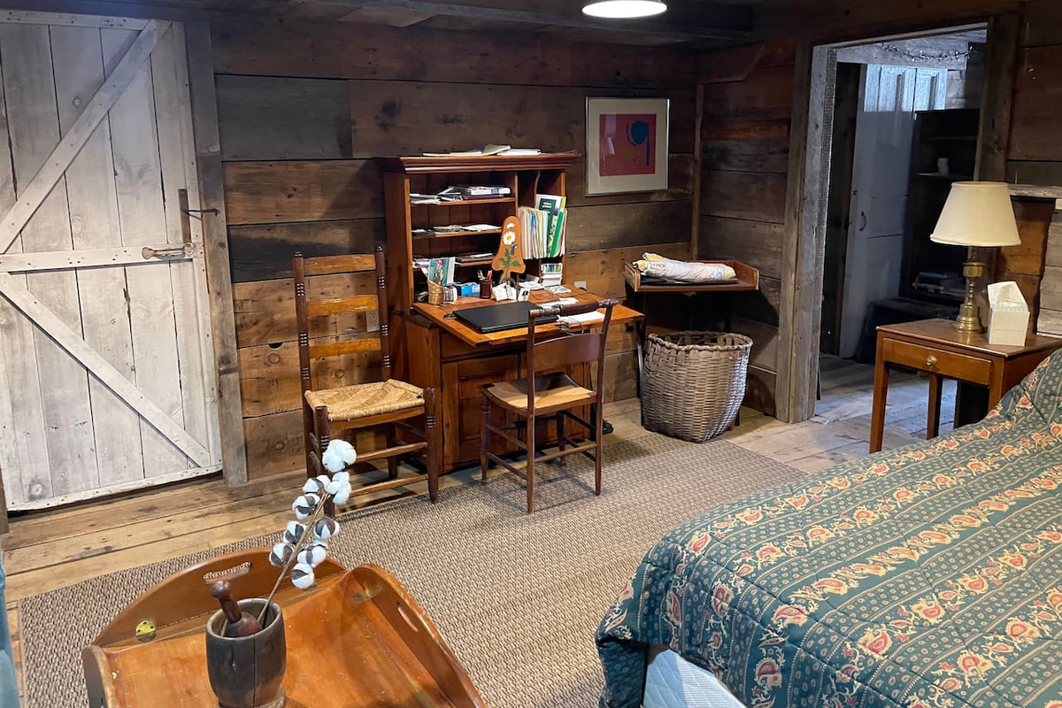 The second bedroom has a work space that is easy to spread out in. 
