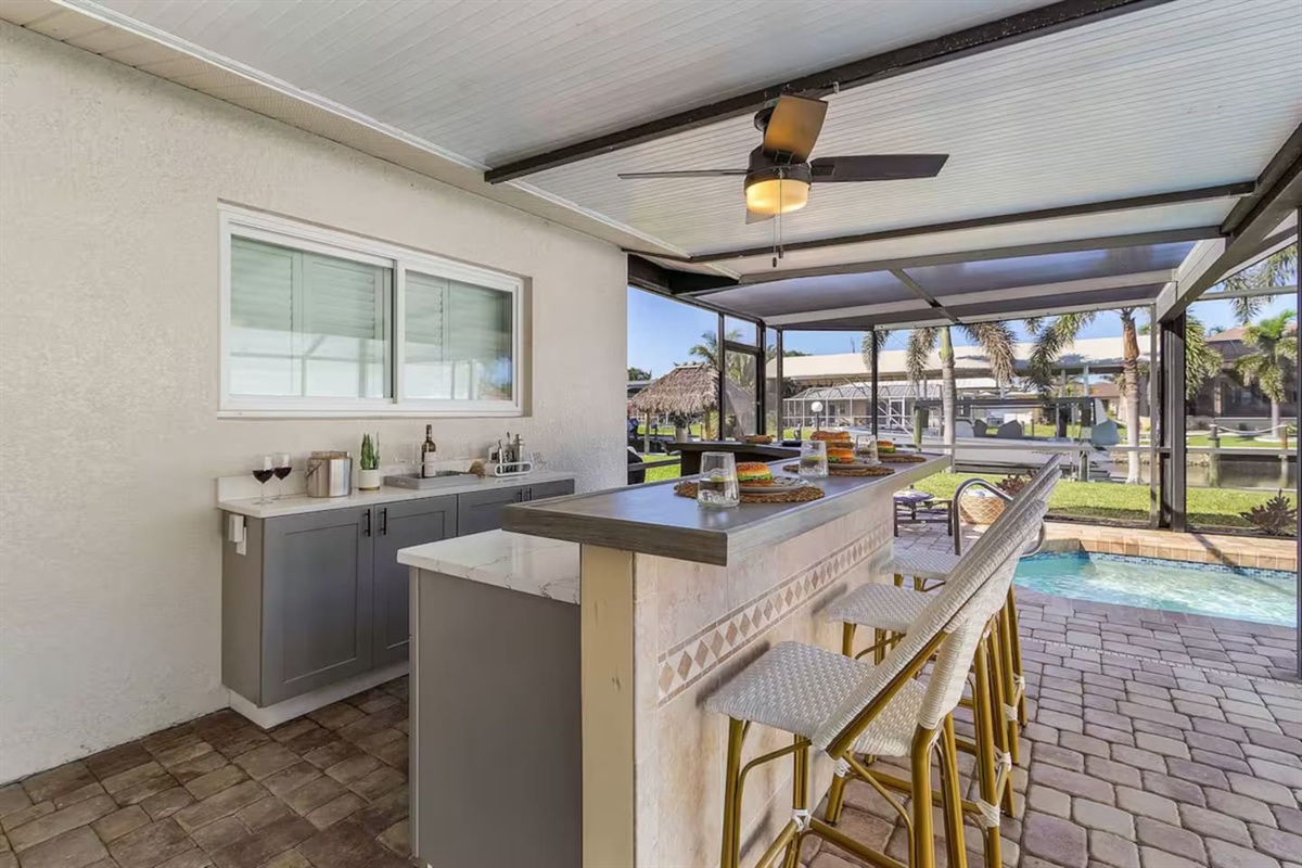 Bar area by pool
