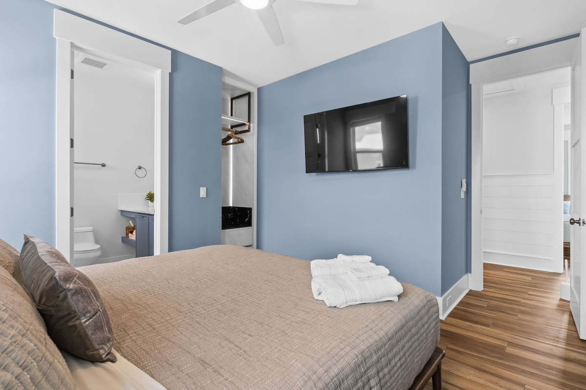 Spend your days making memories together and your nights enjoying the comfort and privacy of your own suite. Zen is designed to bring everyone together while still giving each guest a relaxing retreat to call their own.