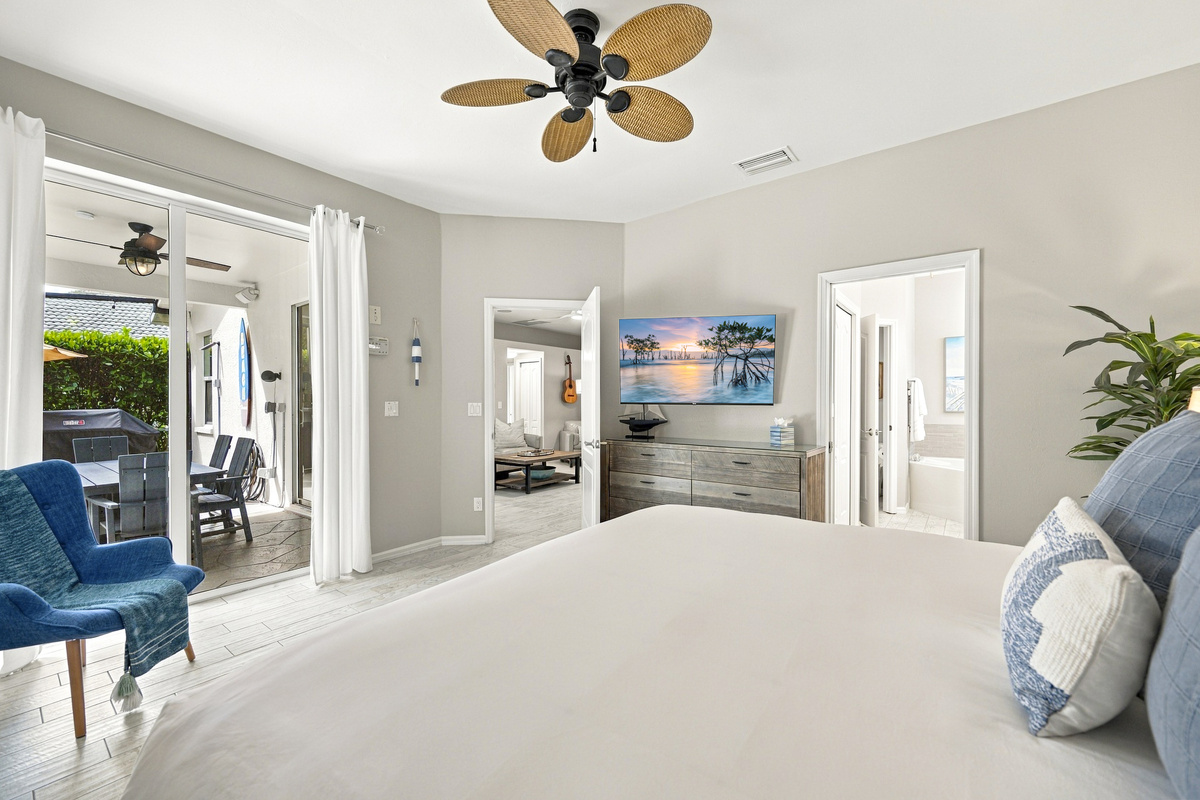 Spacious king suite with all-new furnishings and a 43” Samsung 4K TV