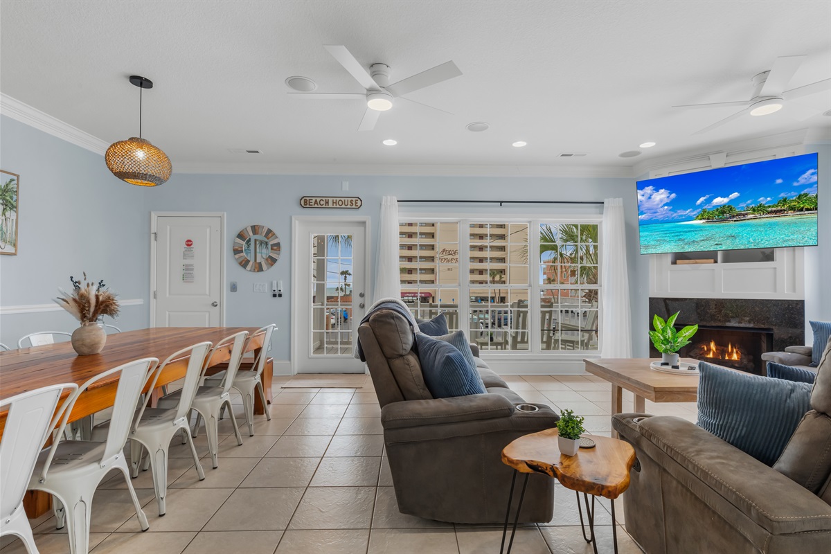 Entertain the family in the open living/dining area. Views of the ocean from all around this area