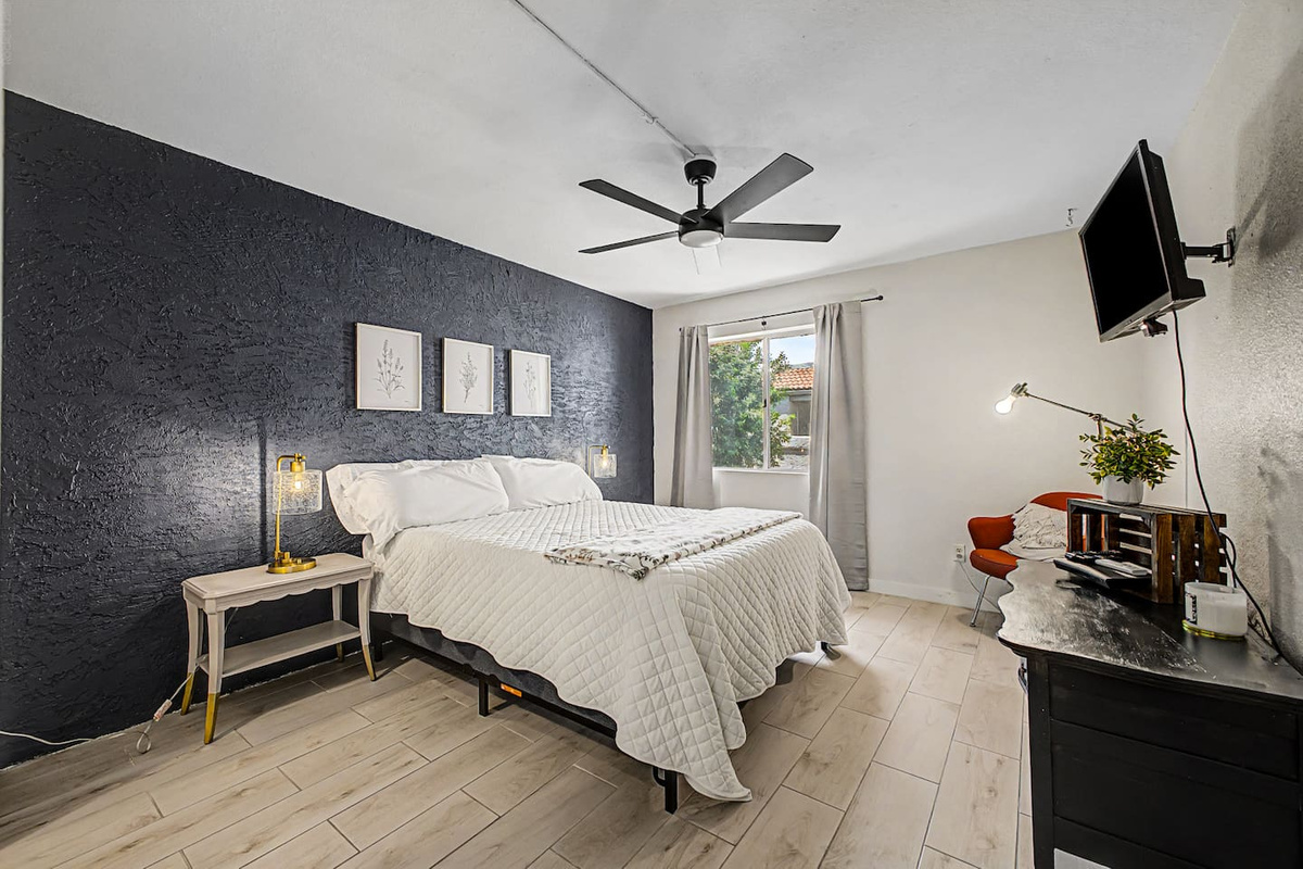 Paradise Pkwy Getaway in Phoenix + Pool — Paradise Pkwy Getaway in Phoenix + Pool, Phoenix, Arizona — photo 17