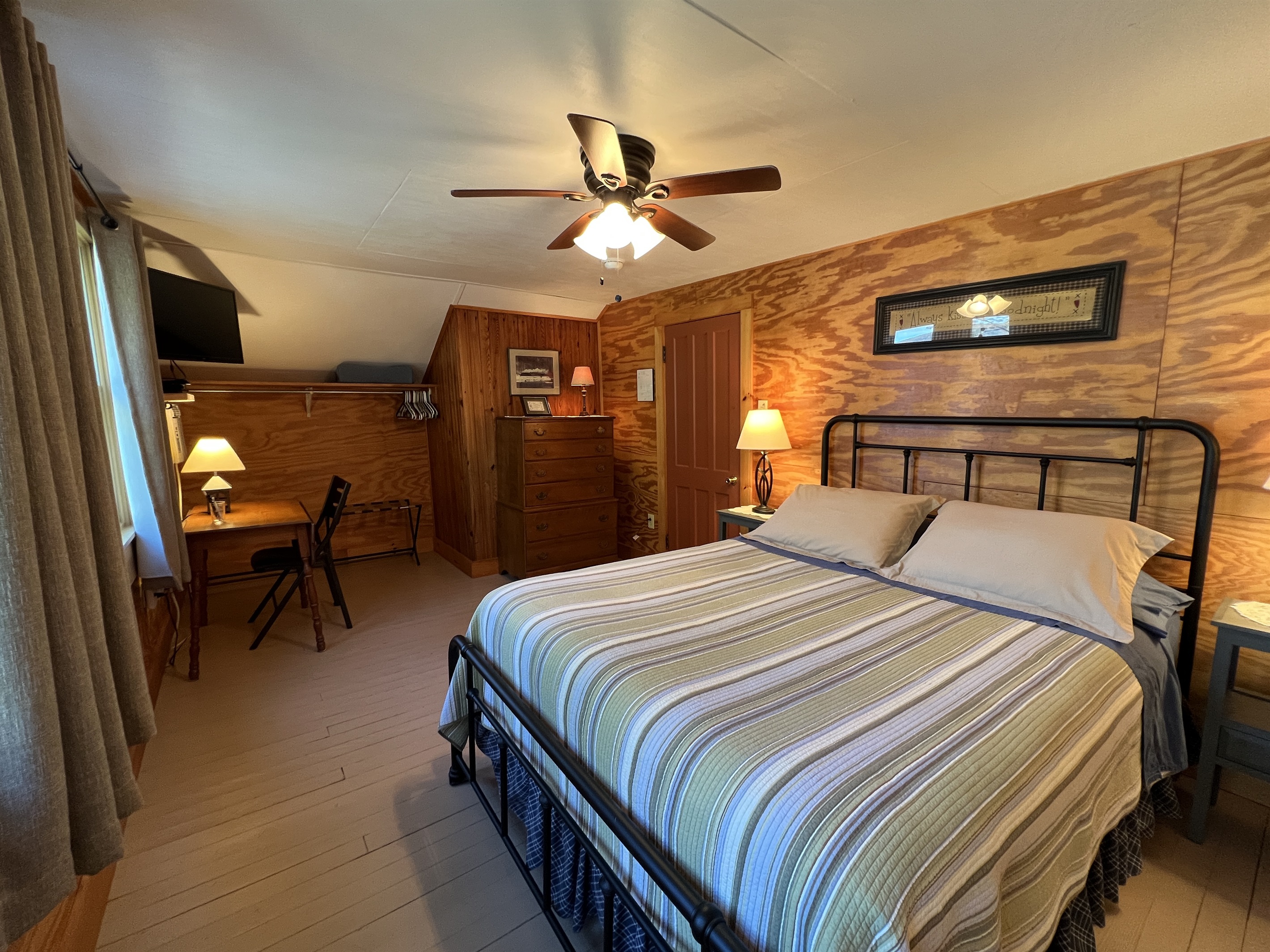 Primary queen bedroom w/desk area.