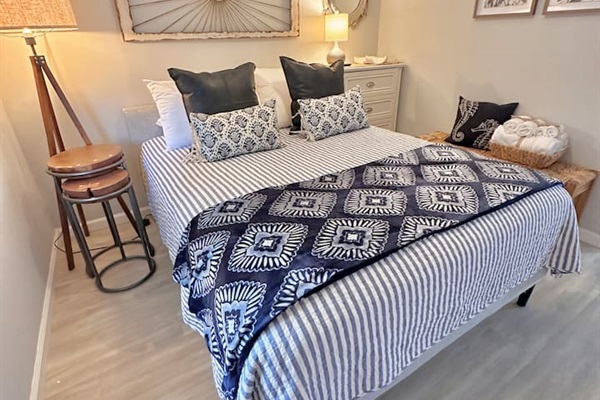 Middle Bedroom 