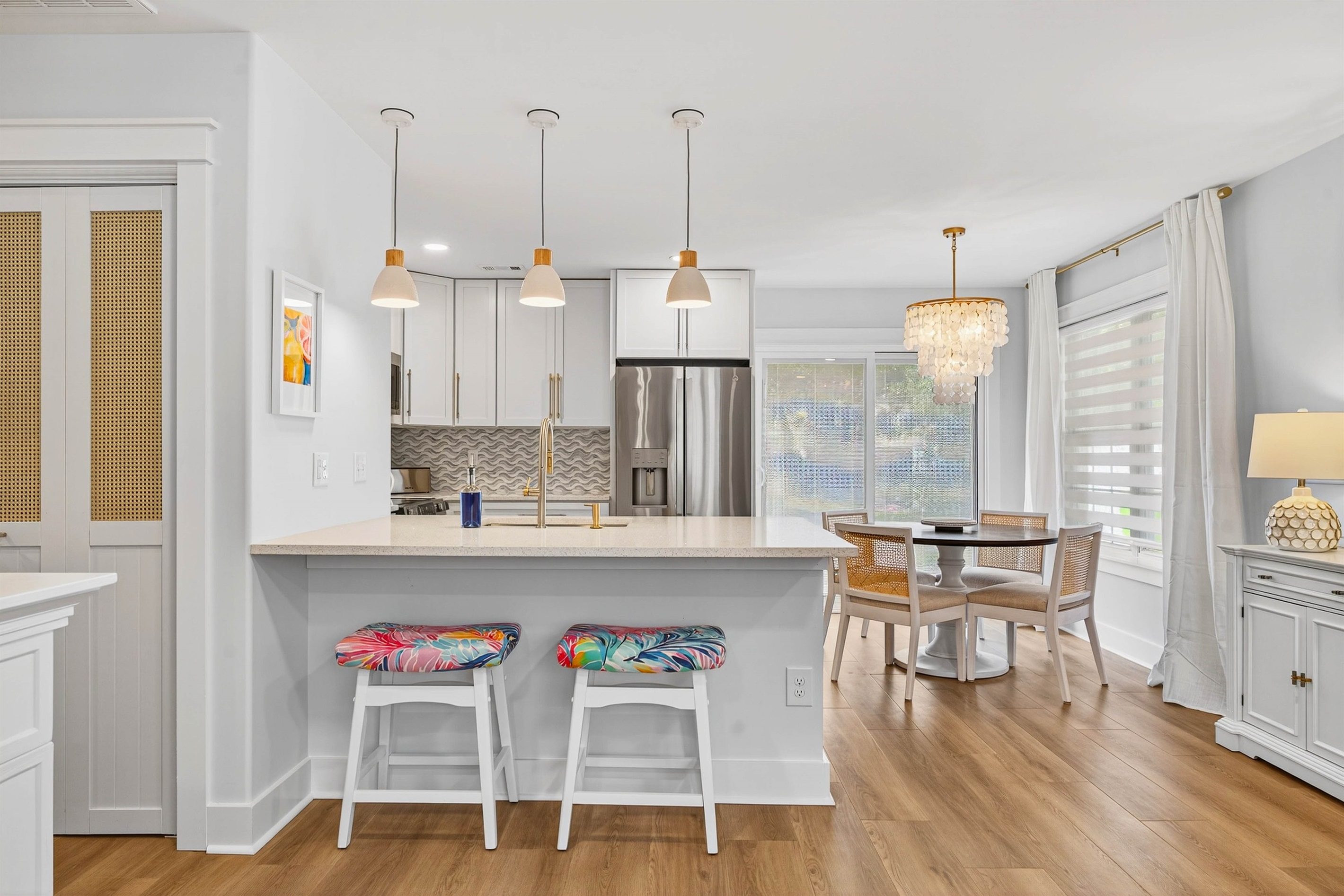 New No-Step Cottage, Walk to Beach