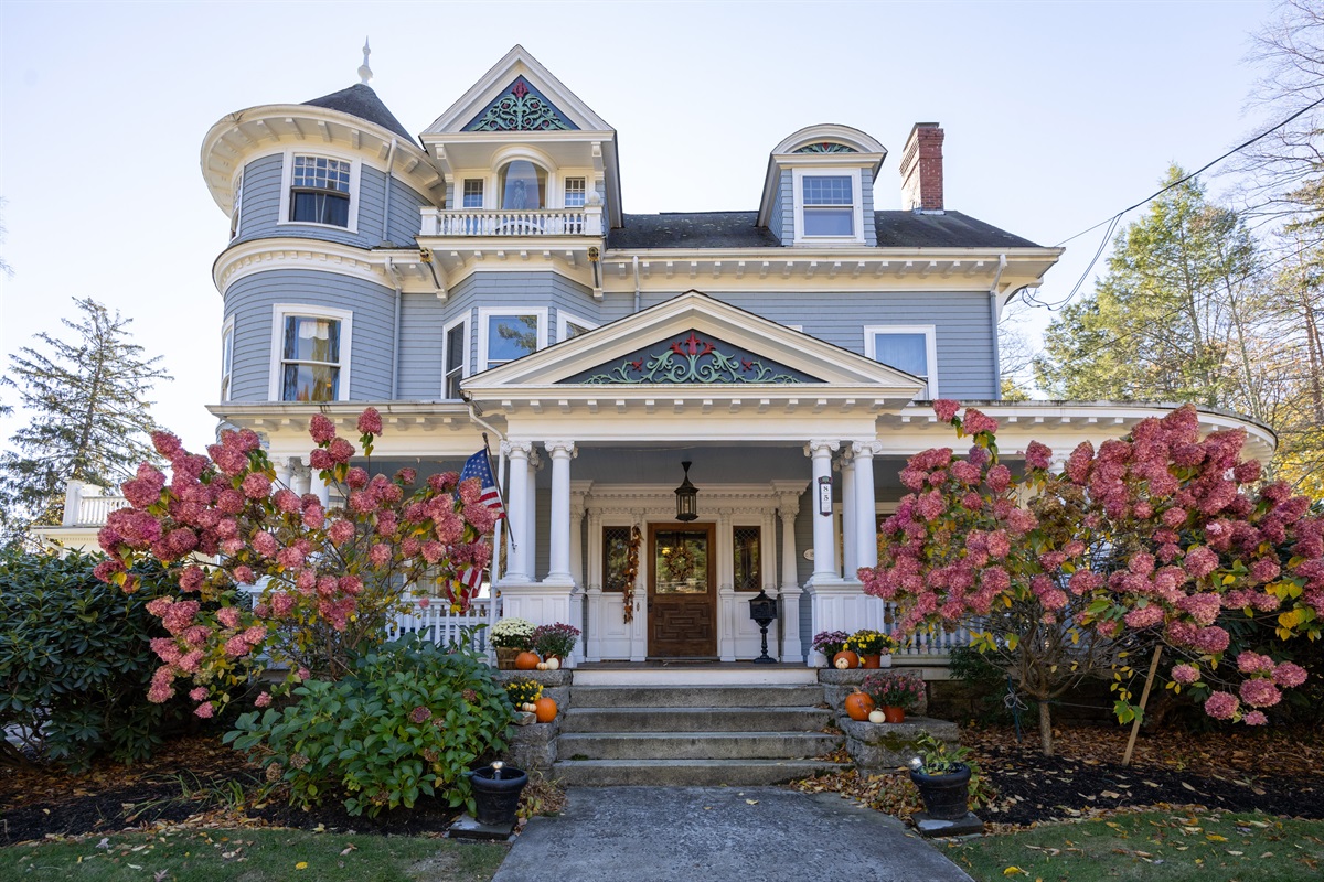 Charming front view of the house.