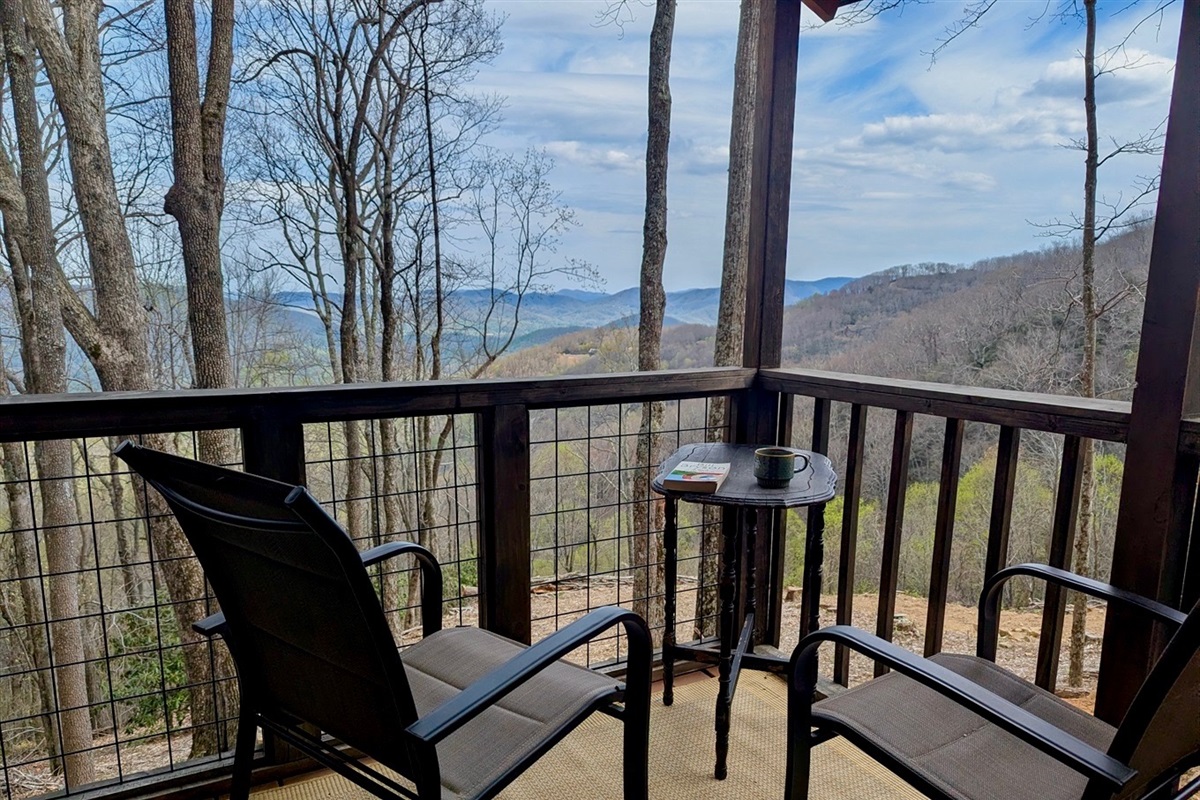 Amazing Long-range Mountain views from your private deck