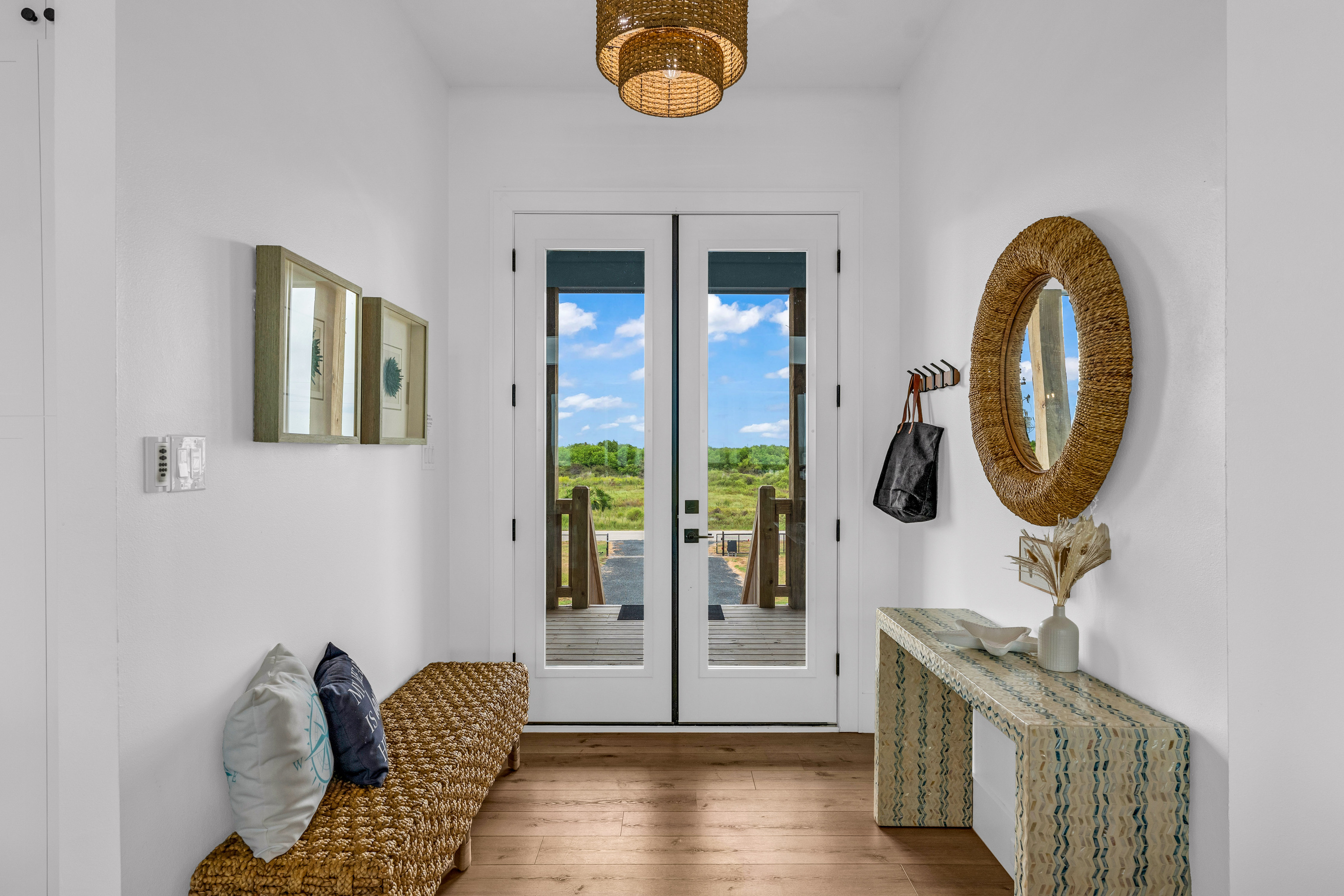 Cair Paravel: This welcoming entry hall is the first taste of the home's easy, beach-house style.