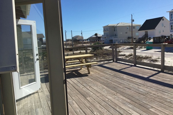 Picnic table on deck for your enjoyment.