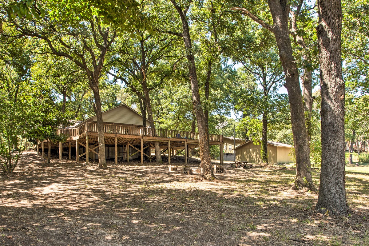 Large deck, wooded property, short walk to beach.