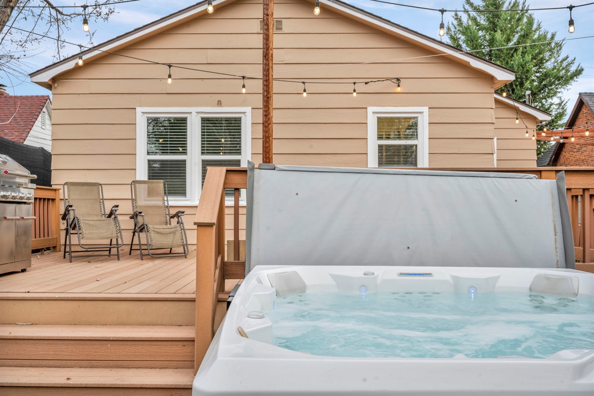 Hot Tub, BBQ, it's all here!