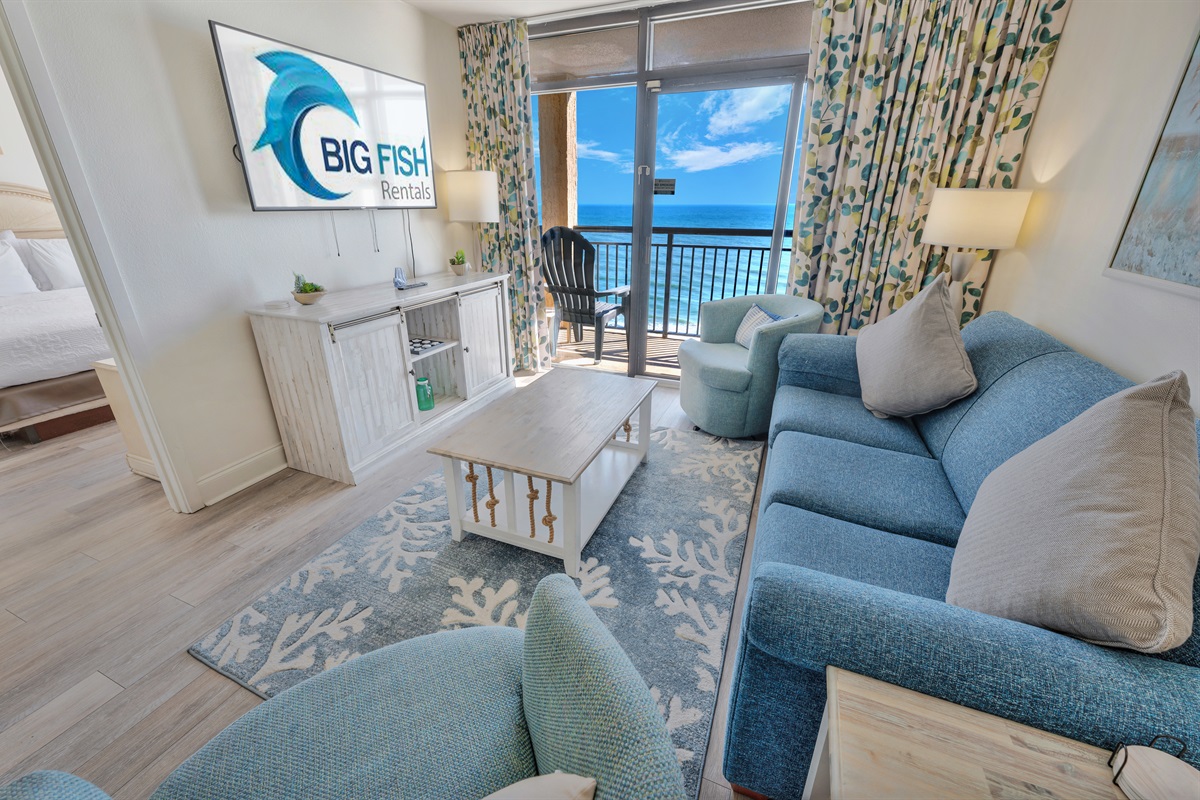 Living Room with Stunning Views🌊☀️