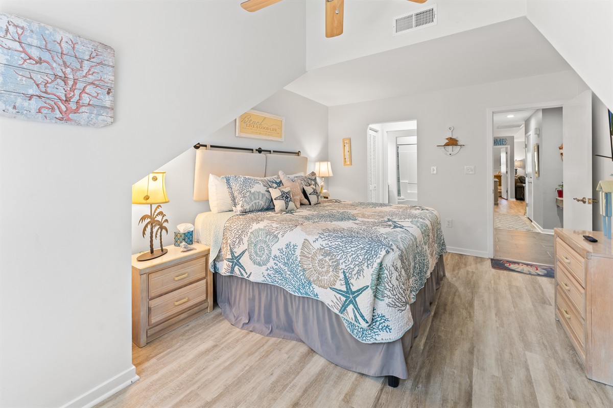 Large 2nd Bedroom with King bed