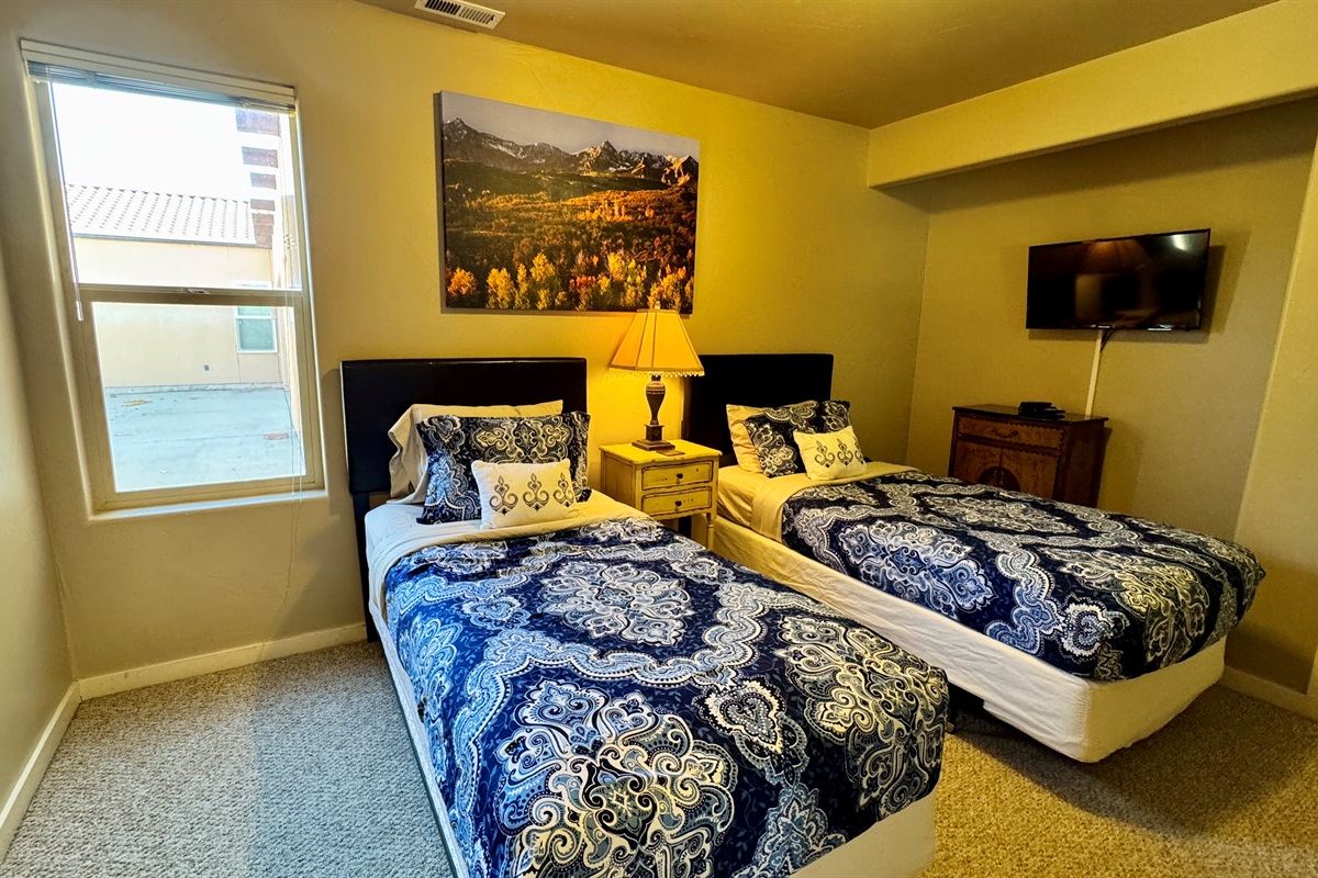 2 Twin Beds Guest Room