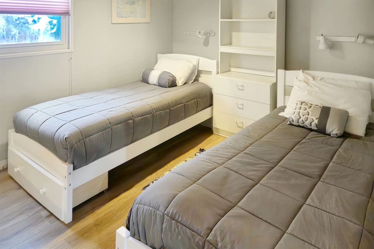 1st Floor twin bedroom!