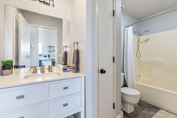 2nd Bathroom