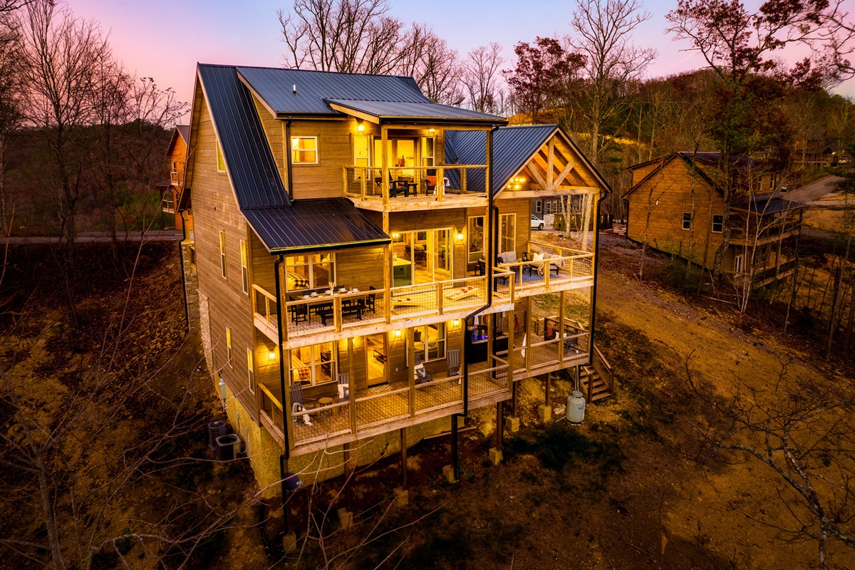 Parks Lodge has 3 levels of decks to enjoy. 