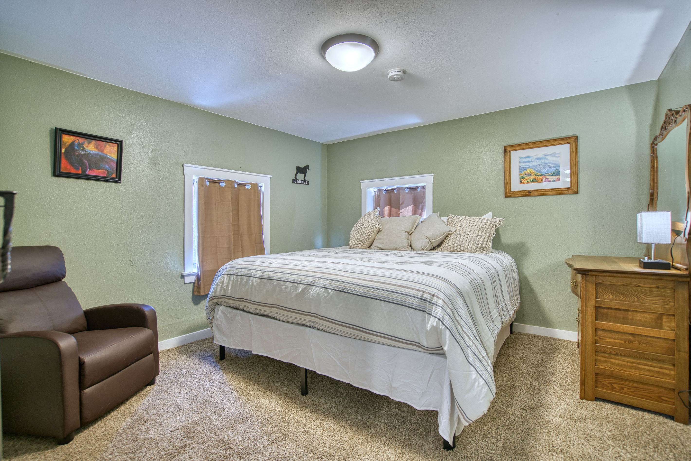Lower King Eastern Bedroom, Twin Floor mattress under bed.