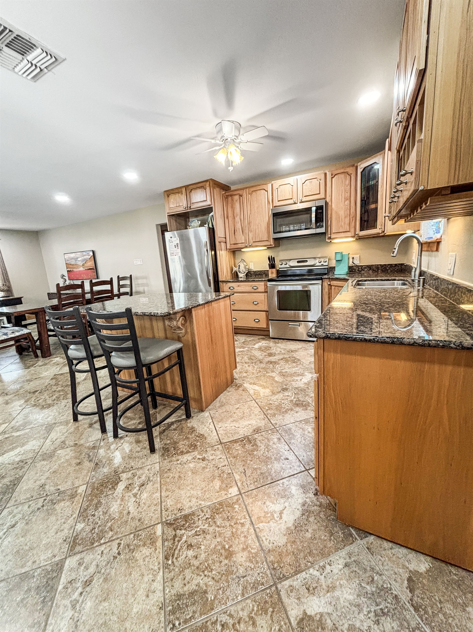 Room for everyone in the kitchen