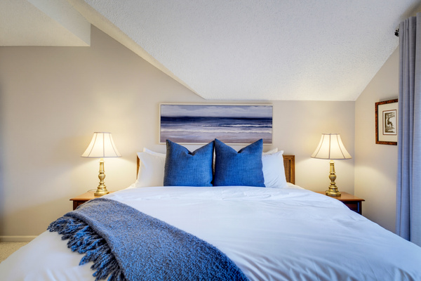 Settle into a king bed dressed in Pottery Barn sheets, duvet, blankets and pillows for a comfortable end to a day on the mountain.