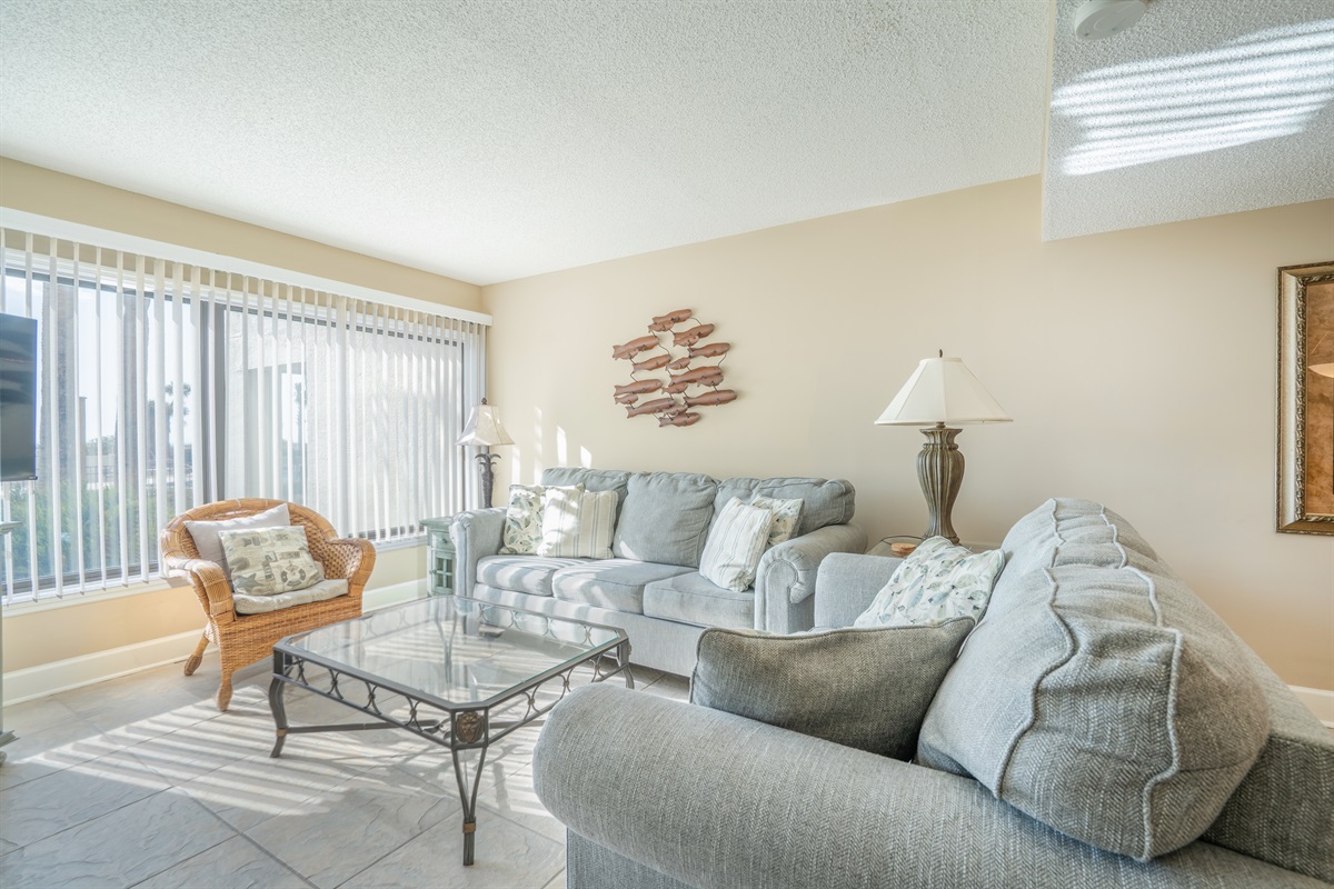 LOTS OF SEATING CHOICES!