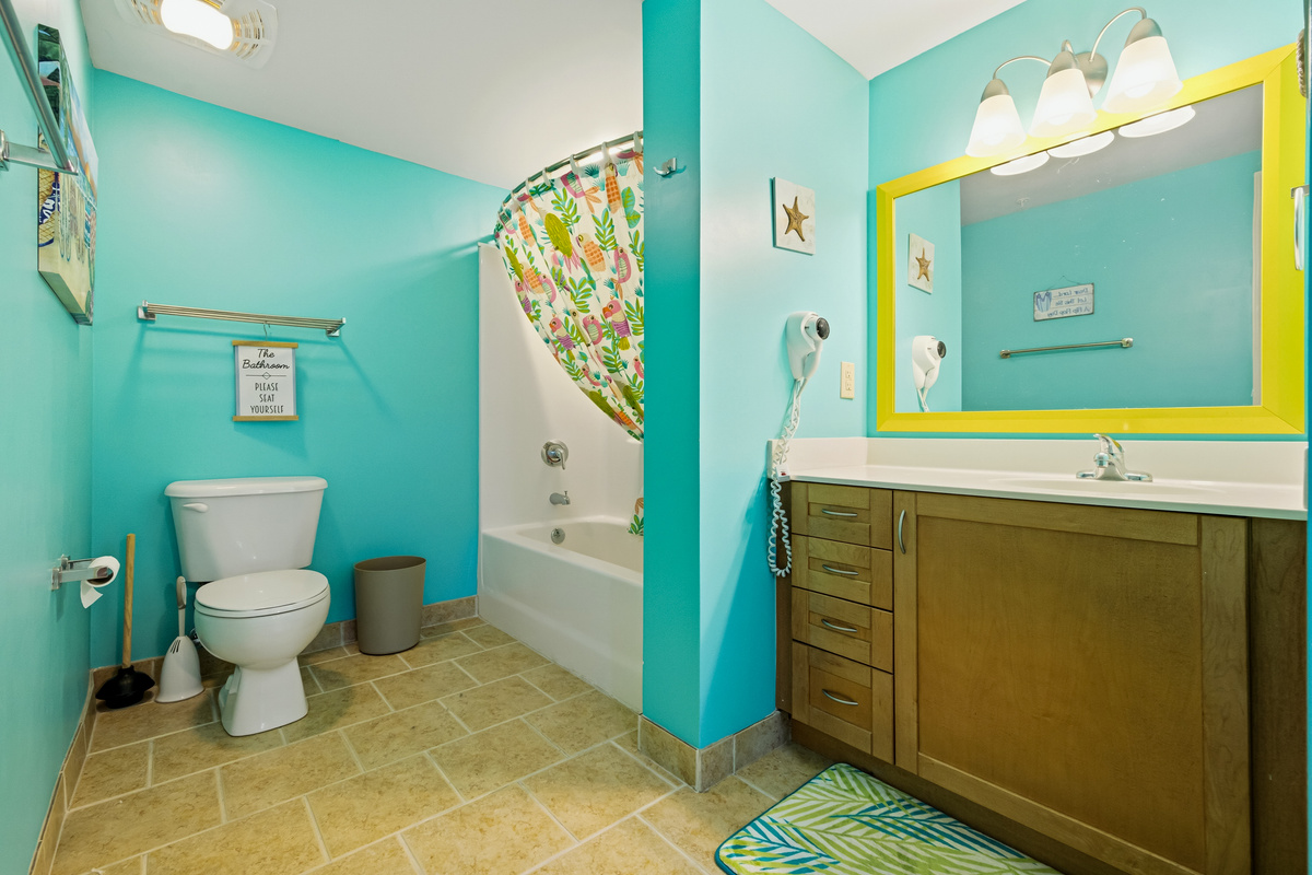 Two full bathrooms means nobody is ever waiting their turn ⭐