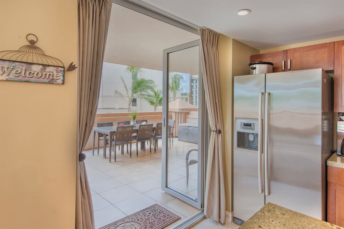 Nana doors open to the lanai