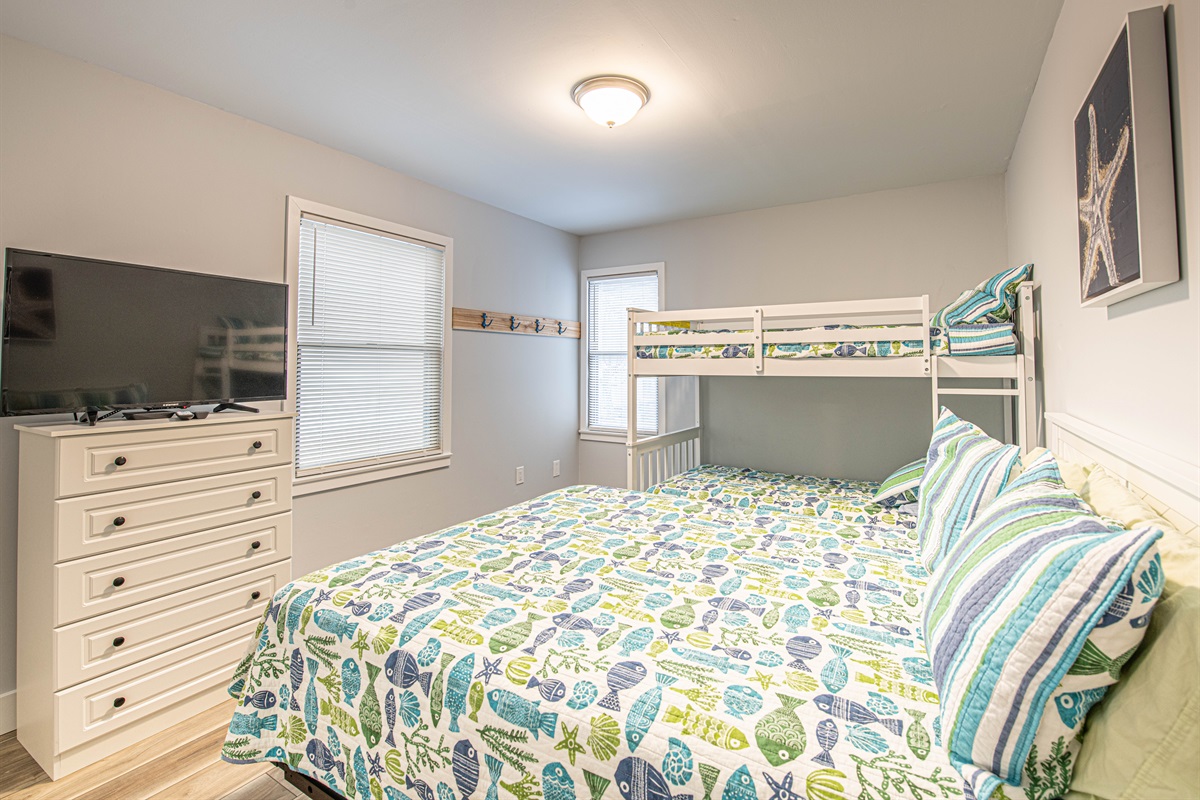 BR 2 - Queen & twin. bunk beds (sleeps 4)