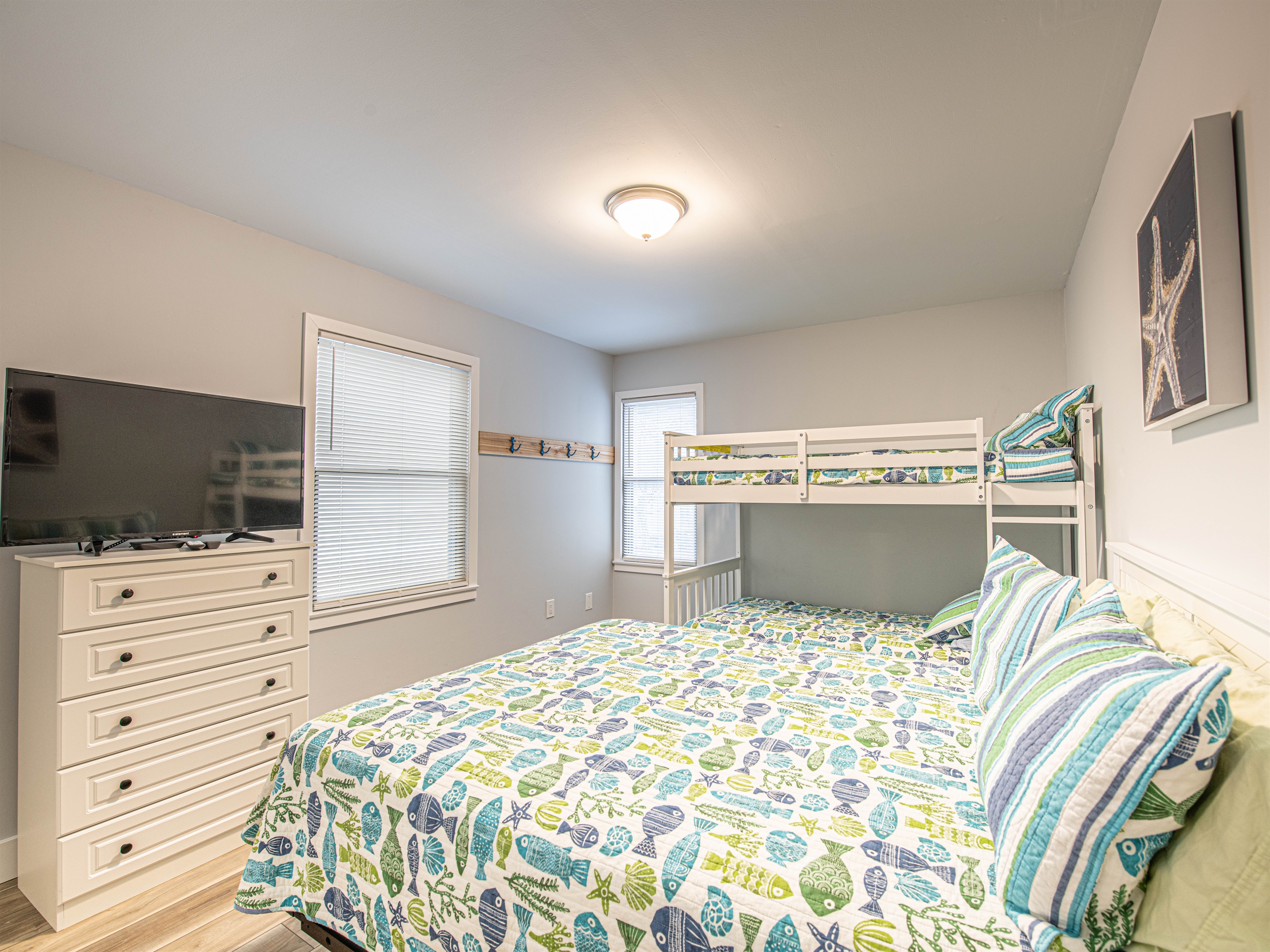 BR 2 - Queen & twin. bunk beds (sleeps 4)