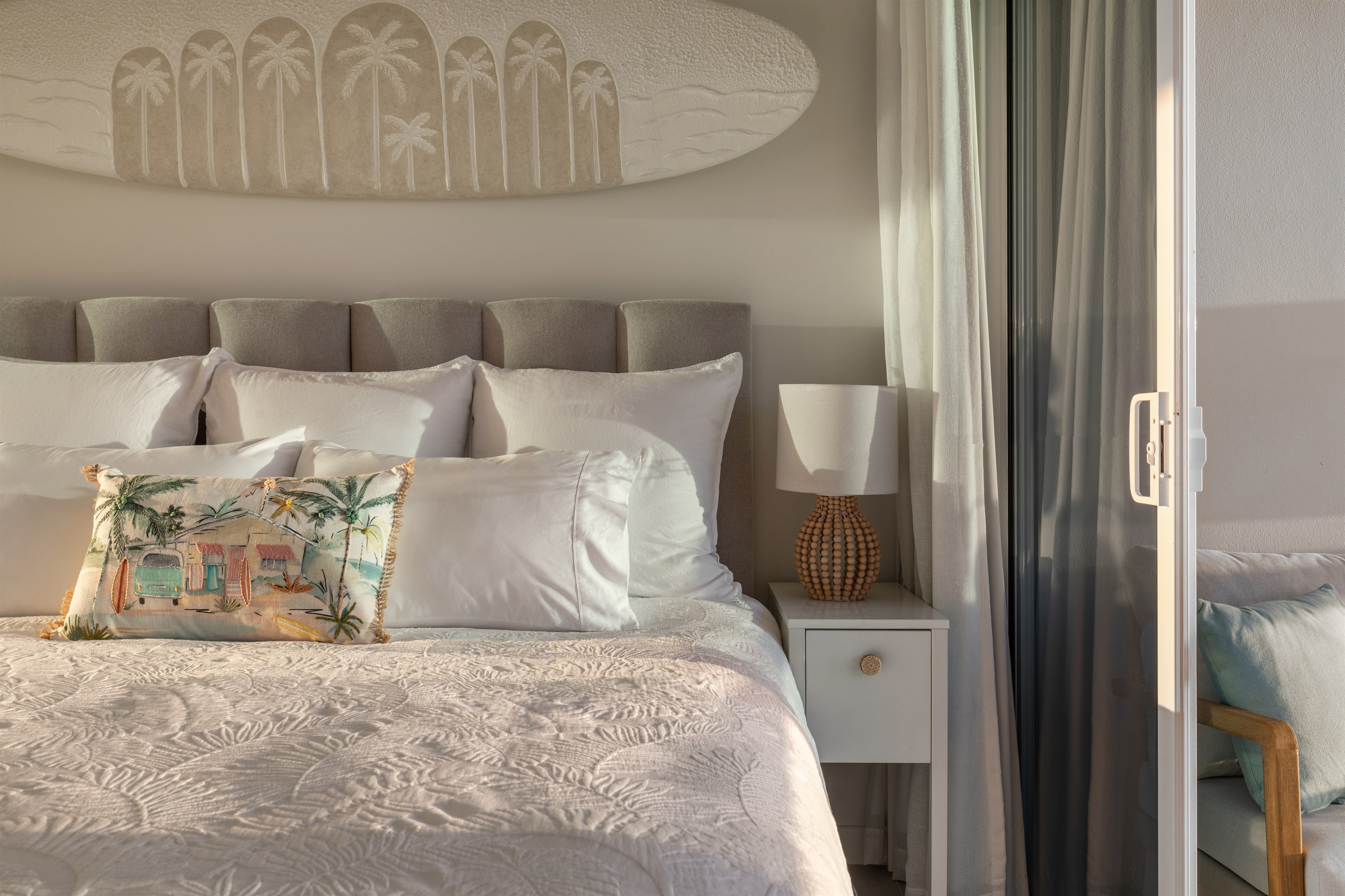 Premium king bed with hotel-quality linens for a dreamy coastal sleep.