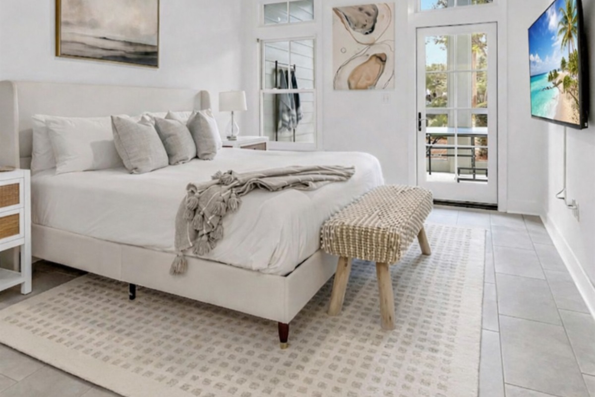 King Bed with Smart TV and Ensuite Bathroom