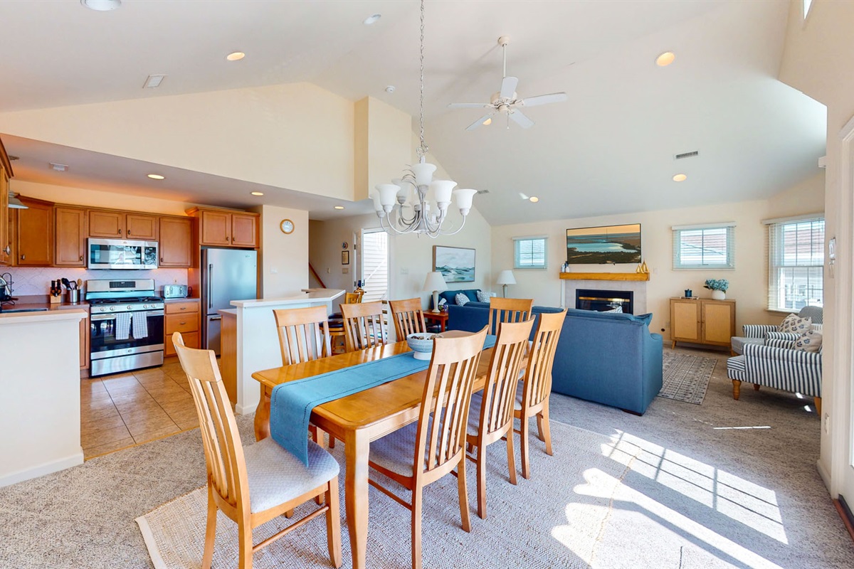 Dining area which can seat eight