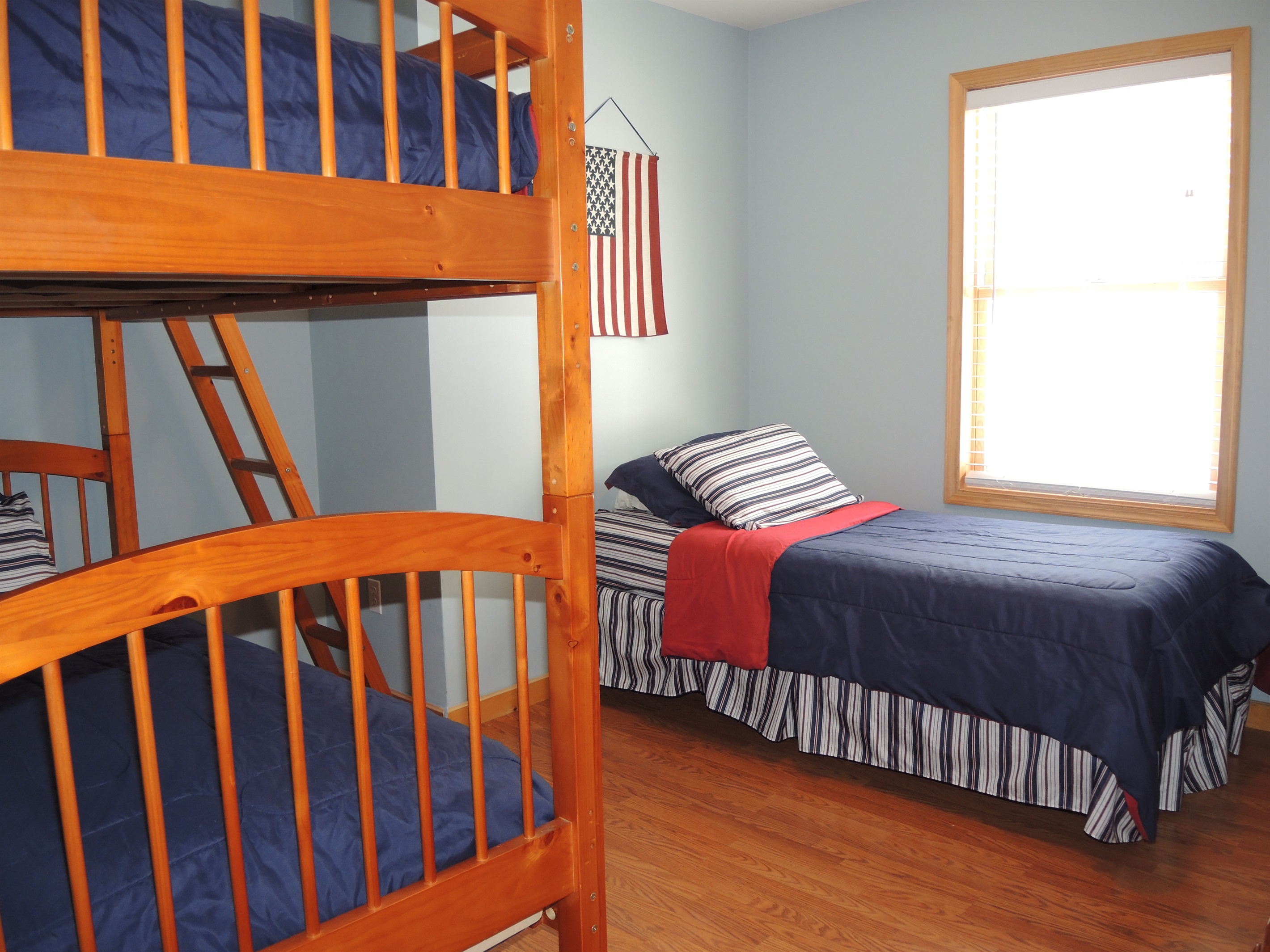 Twin and Bunkbed room