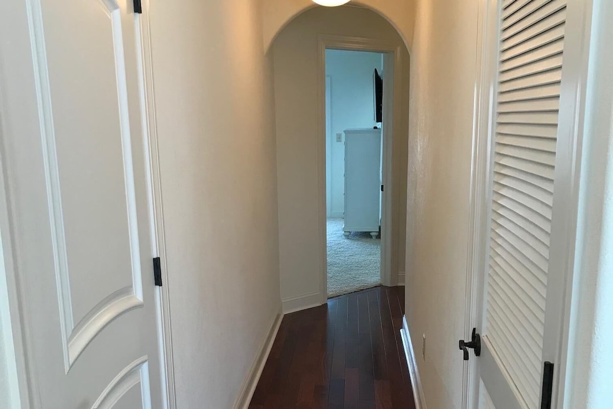 Hallway back to bedrooms