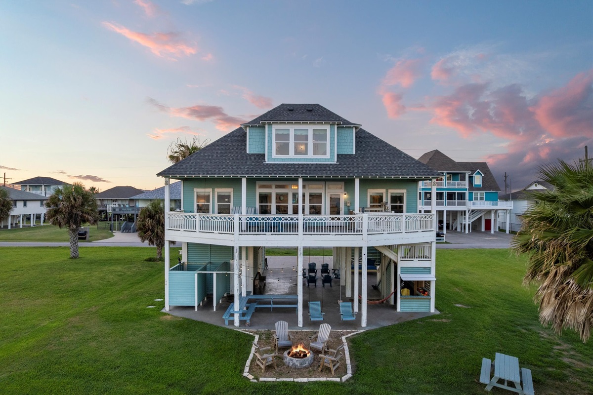 c65df61414b441ff94fe1576e1dfab74 Large | Beachhouse | Texas | TX | Vacation Homes | Galveston | Crystal Beach | Kokomo | Breezy Days | Beachfront Elegance | Sunrise Serenity | Southern Sands Property Management, LLC