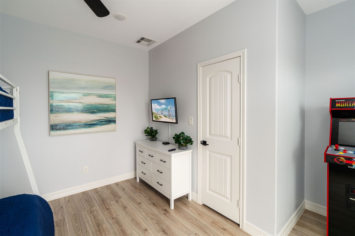 Wave Room detail — Mortal Kombat arcade machine in the bedroom. Yes, really.