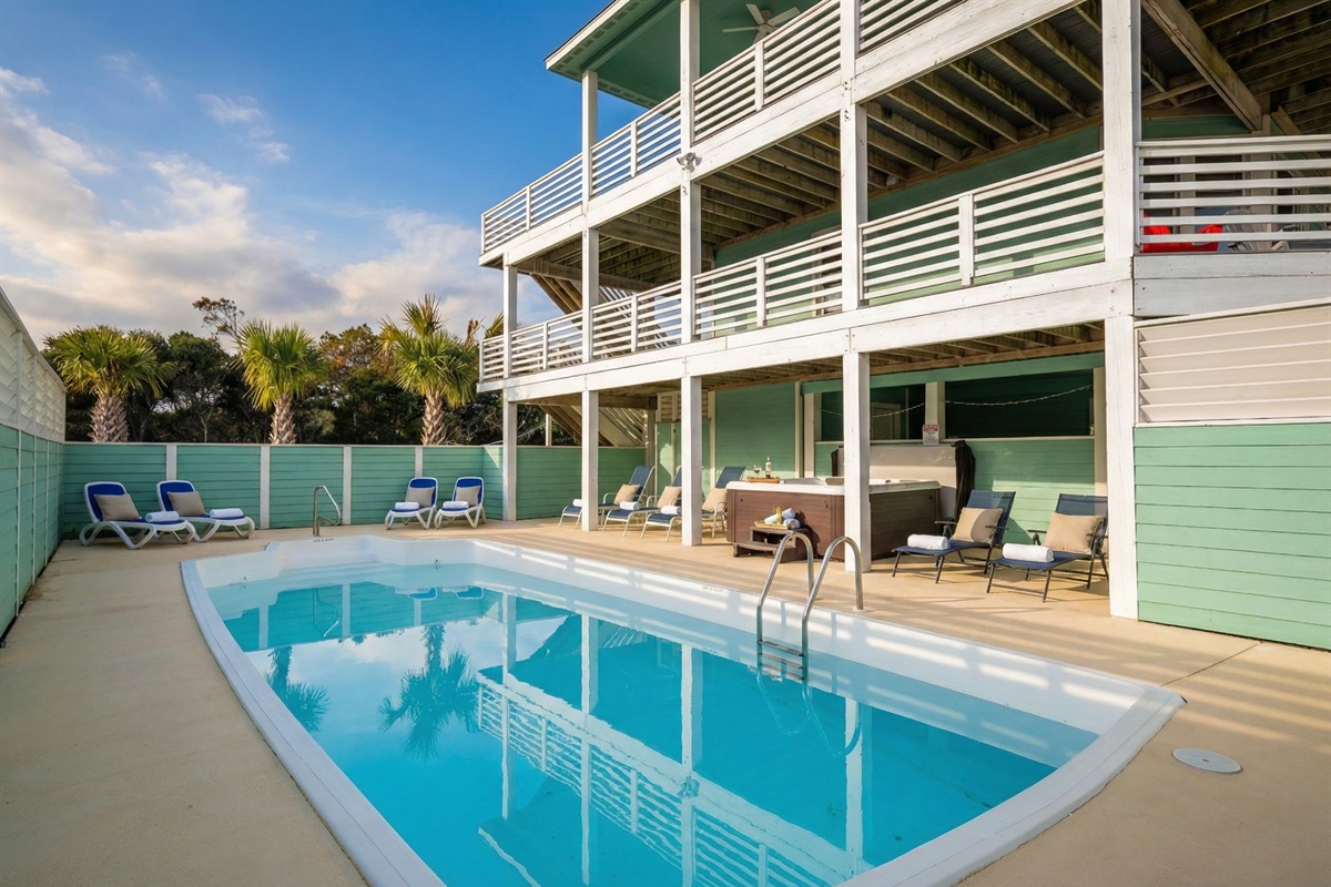 Shaded Luxury – The Perfect Poolside Lounge.