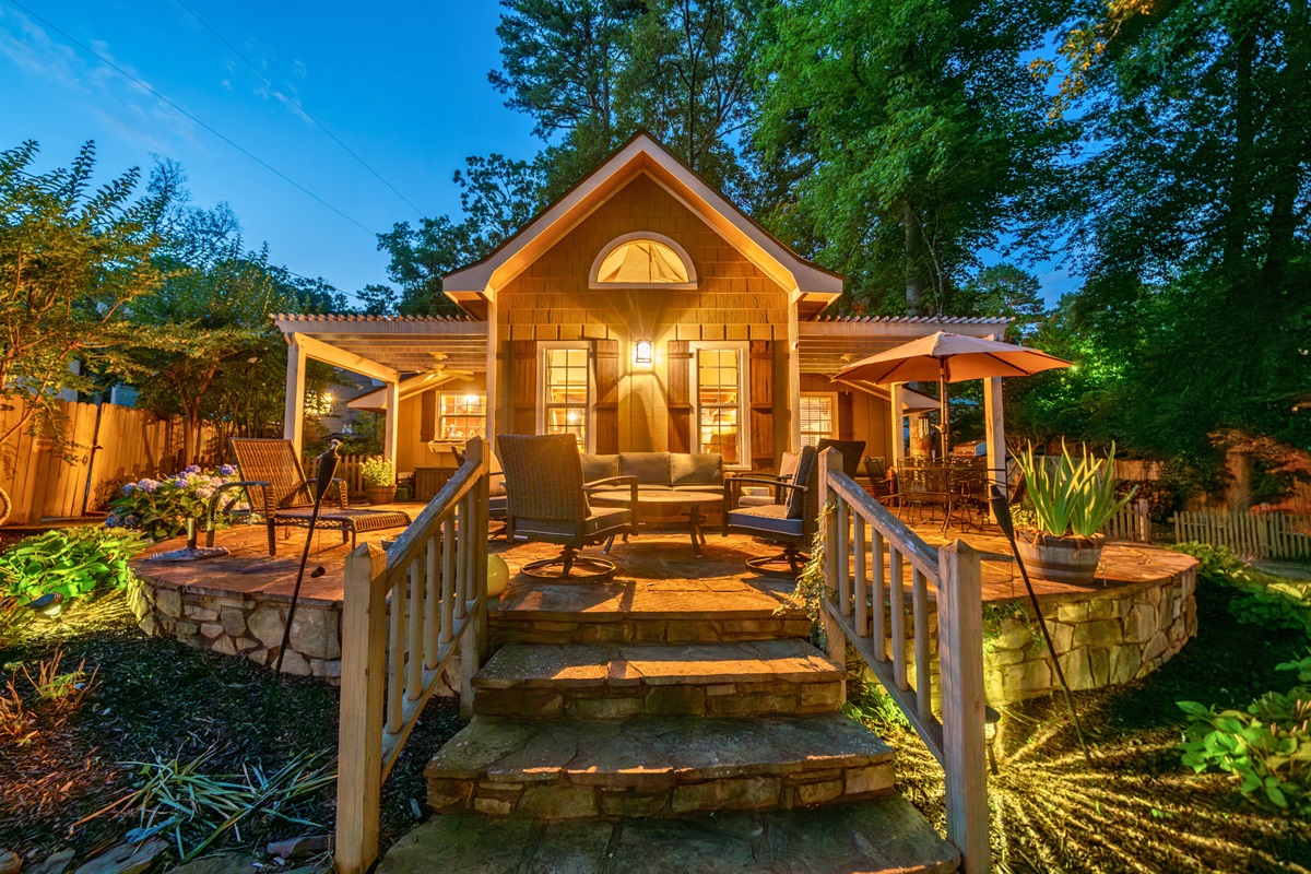 Step right up to golden hour at its finest. The front porch at Canary’s Nest just hits different at dusk.