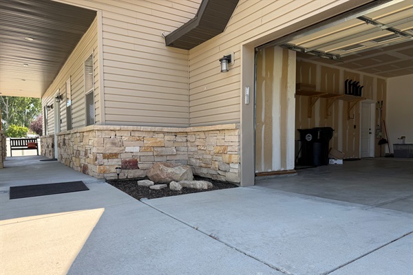 All entryways to the house are ADA friendly with step-free access through front door, garage entrance to laundry/kitchen and backyard access by hot-tub as well!
