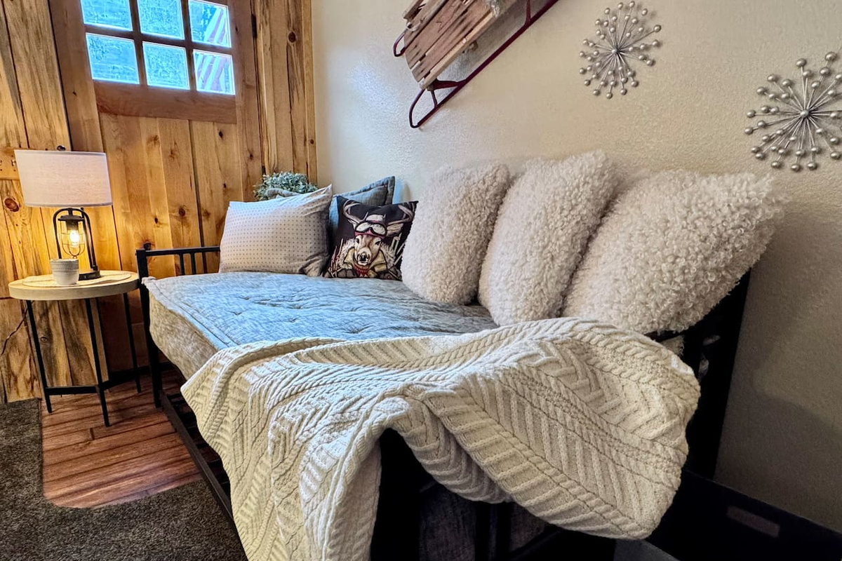 Twin daybed with twin pop up trundle makes a King