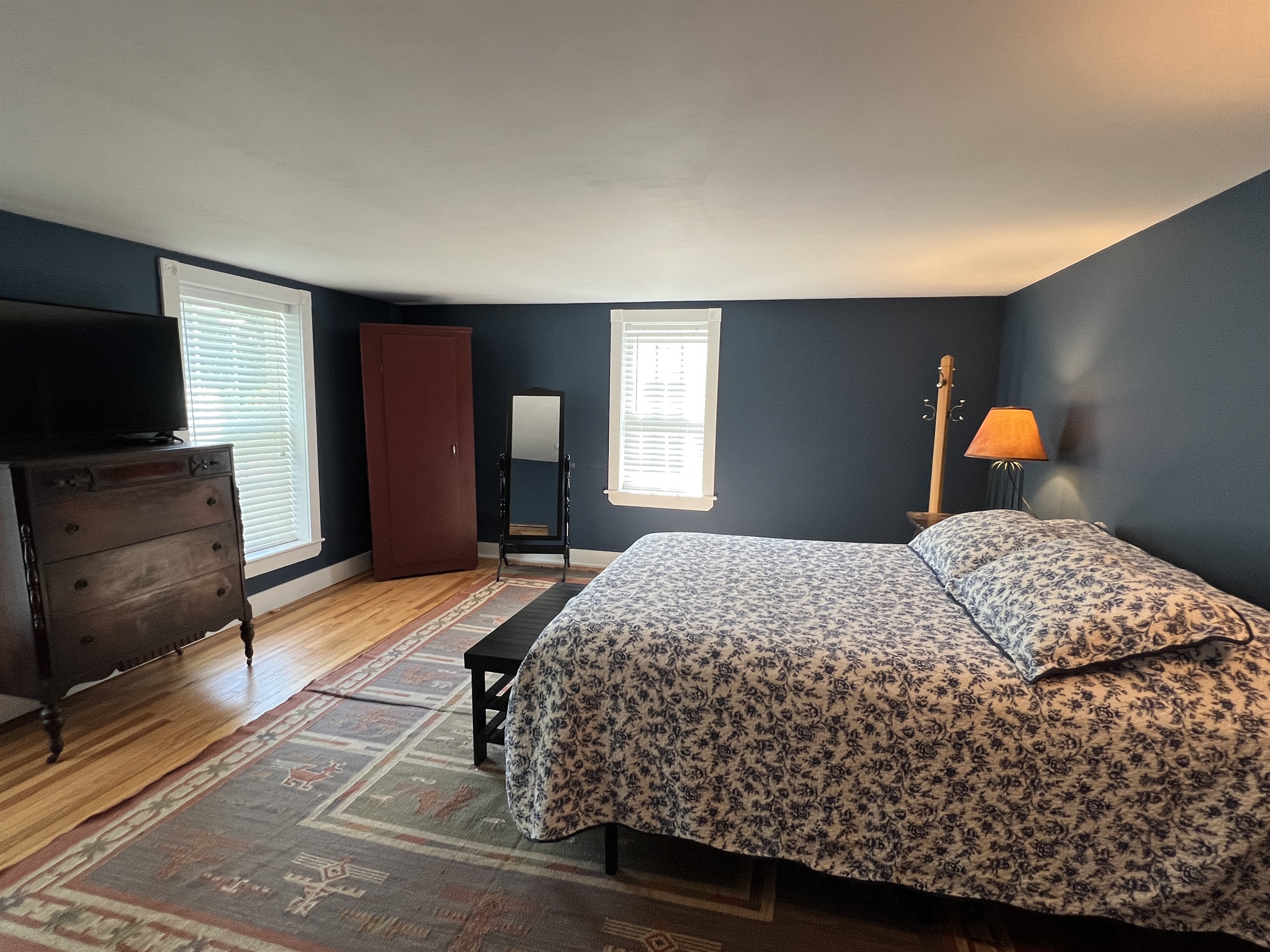 1st Floor queen bedroom w/smart TV.