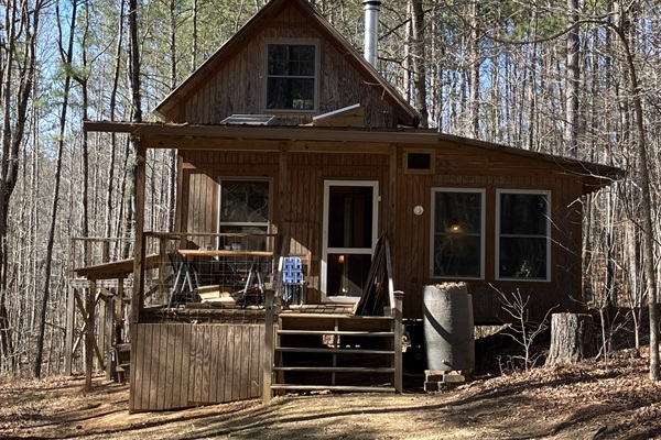Front view of cabin.