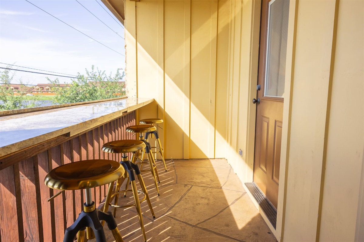 2nd story balcony looking at the fishing pond