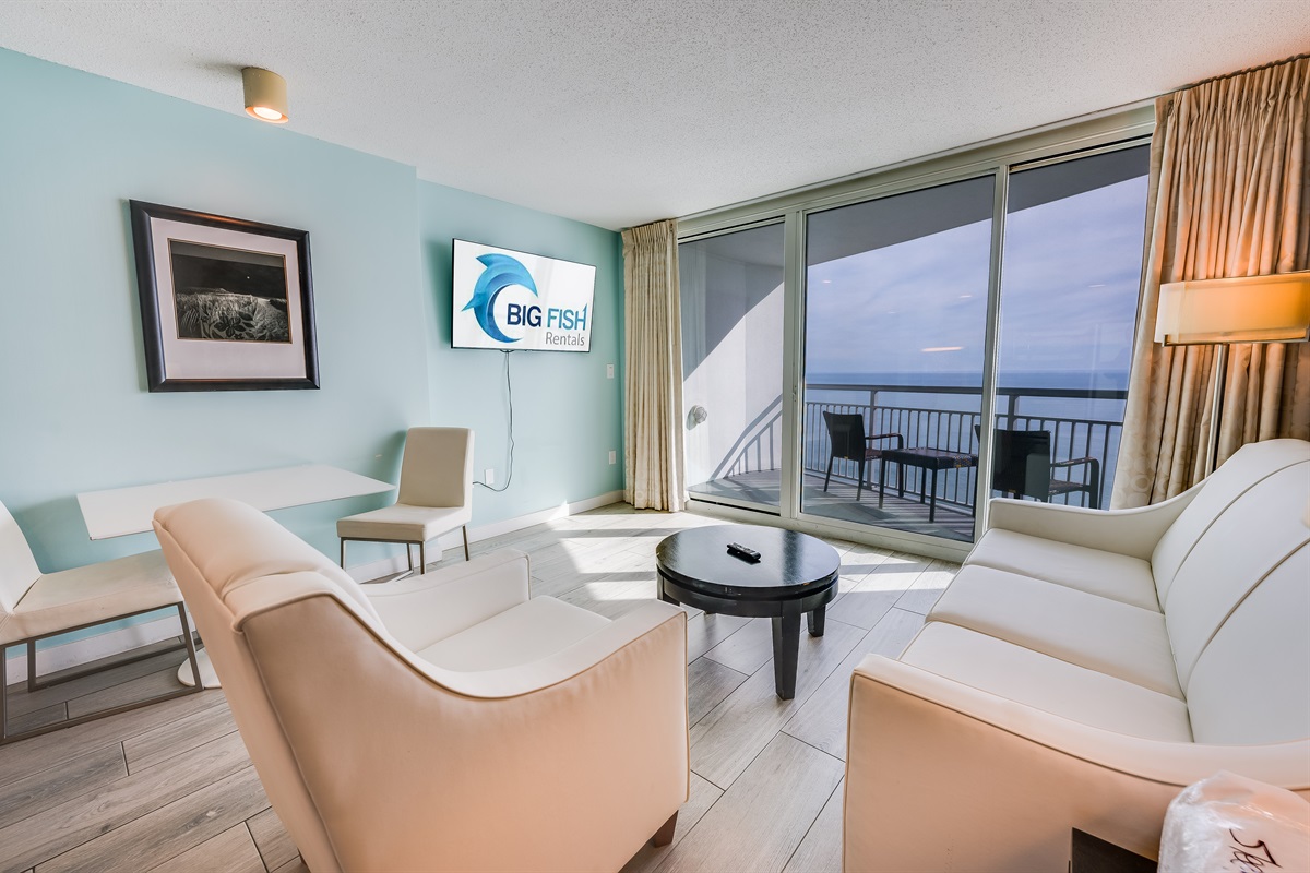 Amazing Living Room with Stunning Views🌊☀️