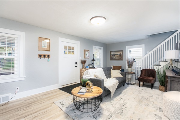 South Bend Serenity: Mid-Century 3BR 5min to ND, photo 7
