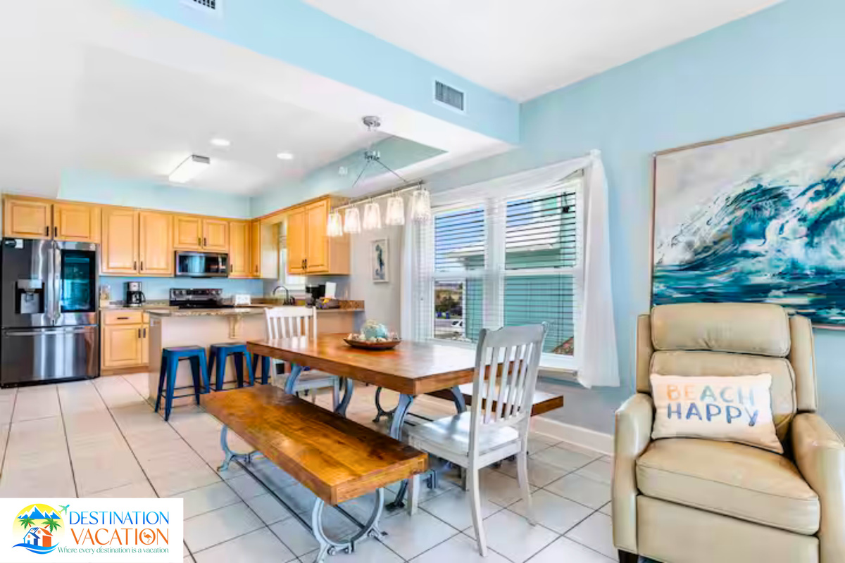 Open spaces connect dining, kitchen, and coastal living.