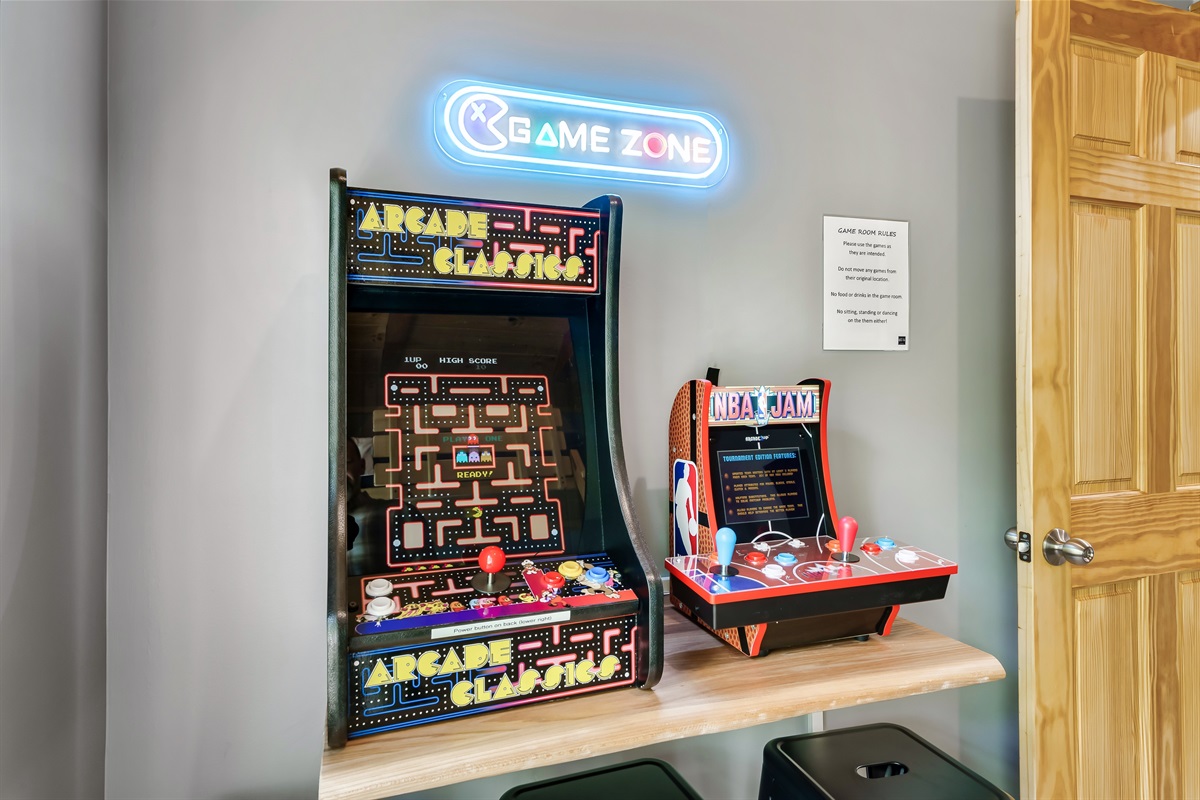 Adults and kids alike will love to play our 2 old school arcade games. The Arcade Classics boasts 60 classic games for 1 person and 2 people can go head to head in NBA jam.