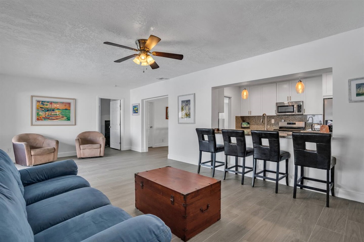 Additional dinning area in the Florida room, and door way to Junior suite or bedroom 2  (wide door)